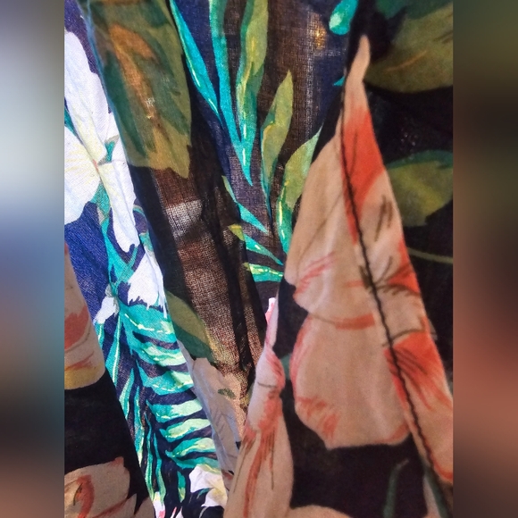 Old Navy Woman's Tropical Blouse Size Large - Picture 8 of 10